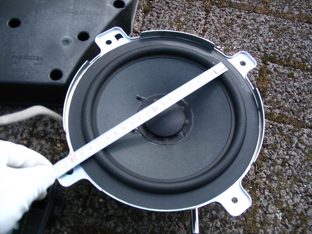 392158590_Subwoofer5.thumb.JPG.2ed69eb461addf7639b43d5f96bcc276.JPG