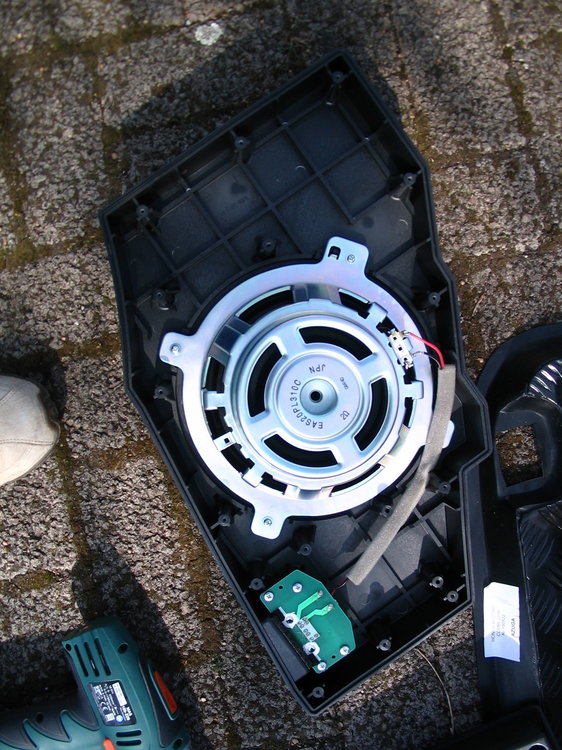 725821191_Subwoofer2.thumb.JPG.c9b84e4d597a78869d02fc12d759195c.JPG