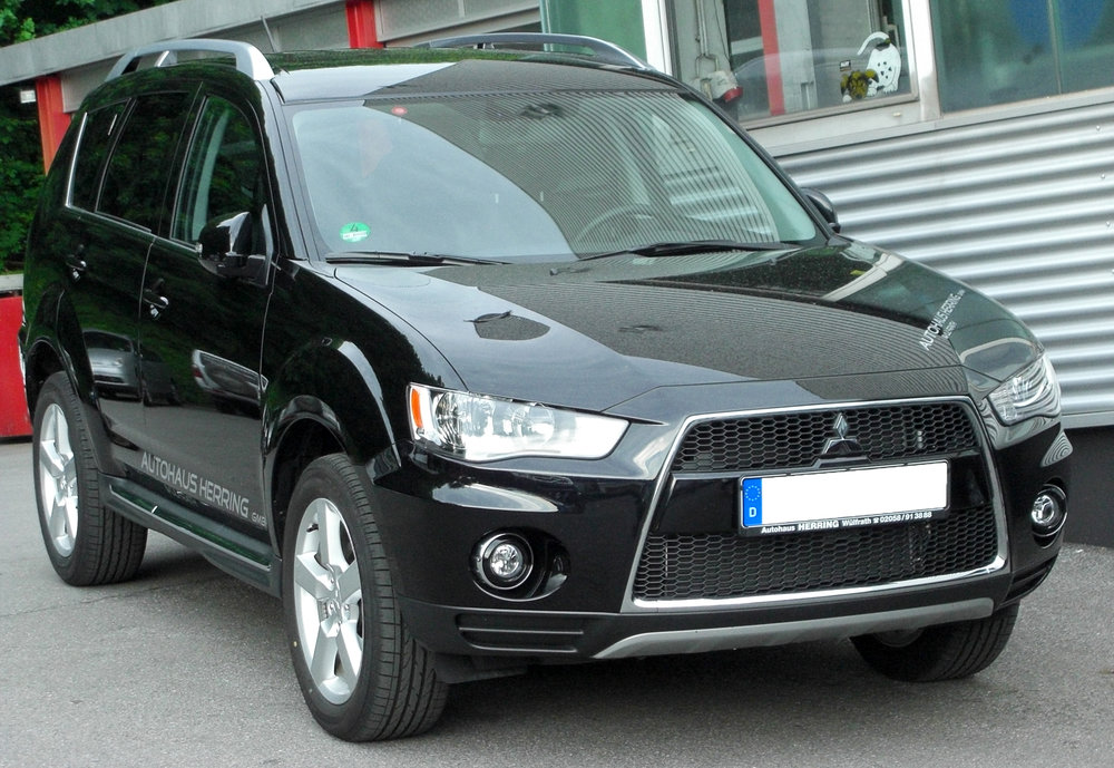 Mitsubishi_Outlander_II_Facelift_front_20100606.thumb.jpg.4cf5e4d67bf483287a834436ec4fb4ae.jpg